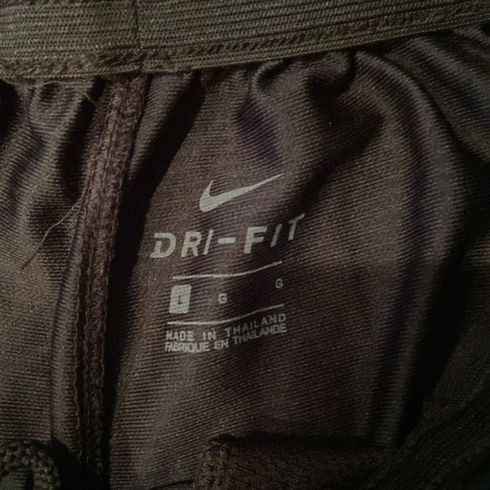 Men’s Nike shorts - Picture 2 of 3